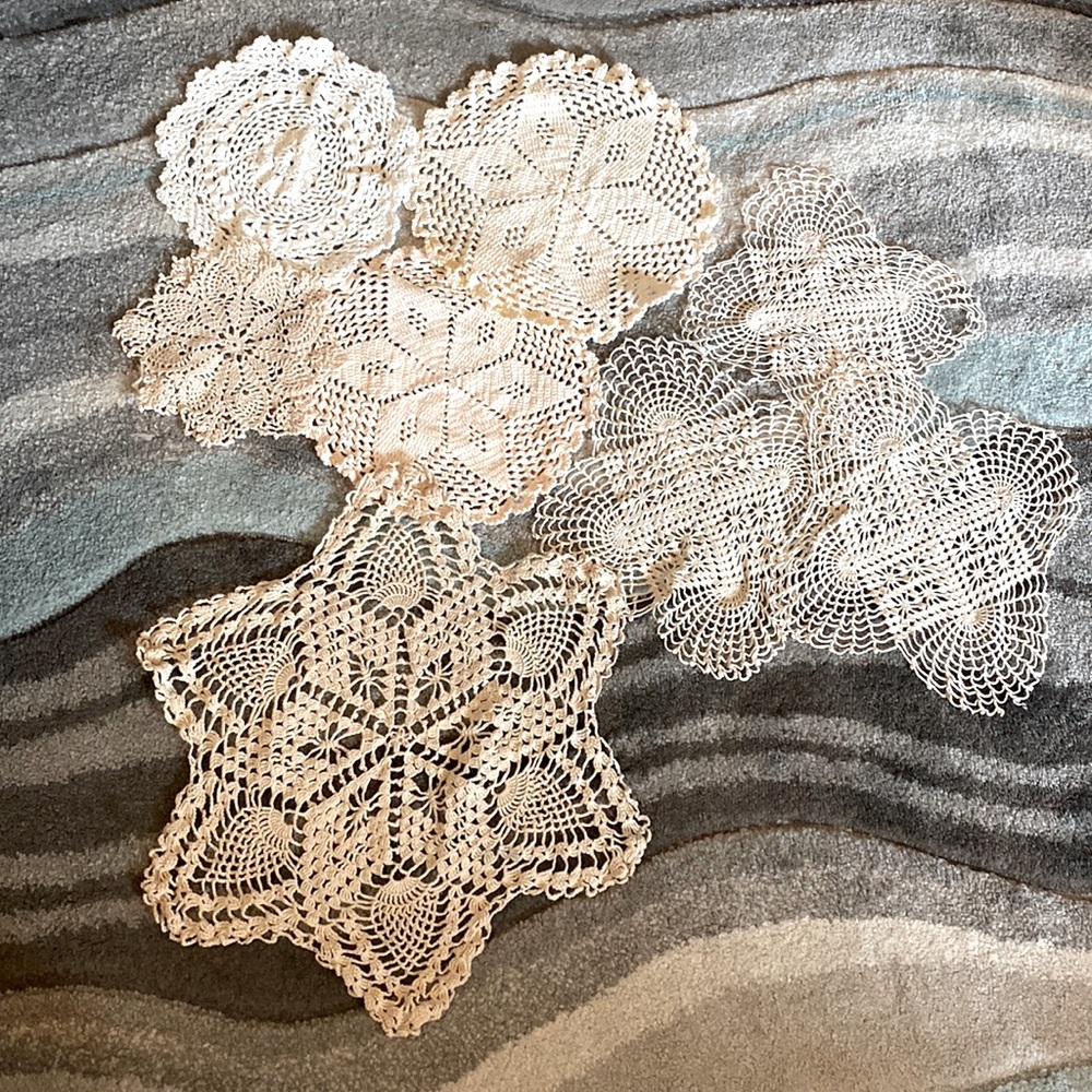 8 Doilies
